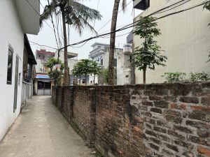 Bán đất 50m² tại Yên Phú, gần chùa Yên Phú – cách ô tô chỉ 30m – nhà cấp 4, vuông vắn, sổ đỏ chính chủ – giá 5.15 tỷ – đầu tư tốt, đất hiếm còn sót lại.