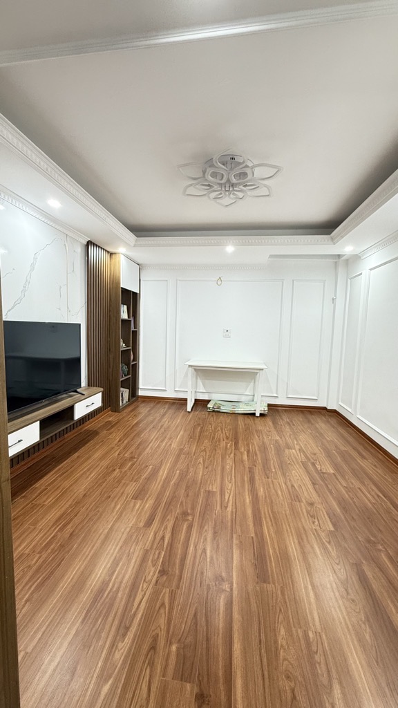 Nhà Tứ Hiệp 43.4m2 5 Tầng Mới Kính Koong Nhà Tứ Hiệp 43.4m2 5 Tầng Mới Kính Koong