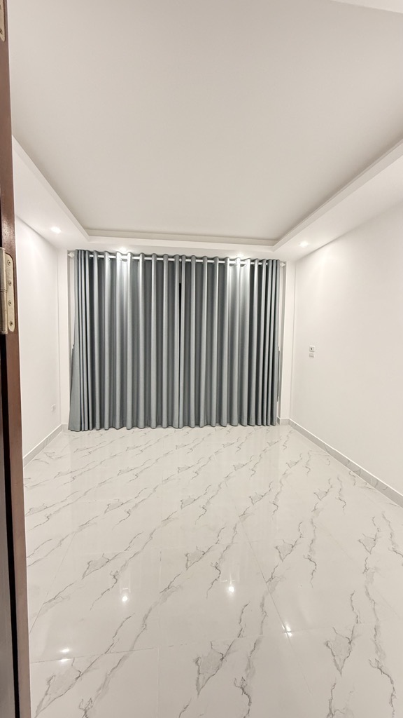 Nhà Tứ Hiệp 43.4m2 5 Tầng Mới Kính Koong Nhà Tứ Hiệp 43.4m2 5 Tầng Mới Kính Koong
