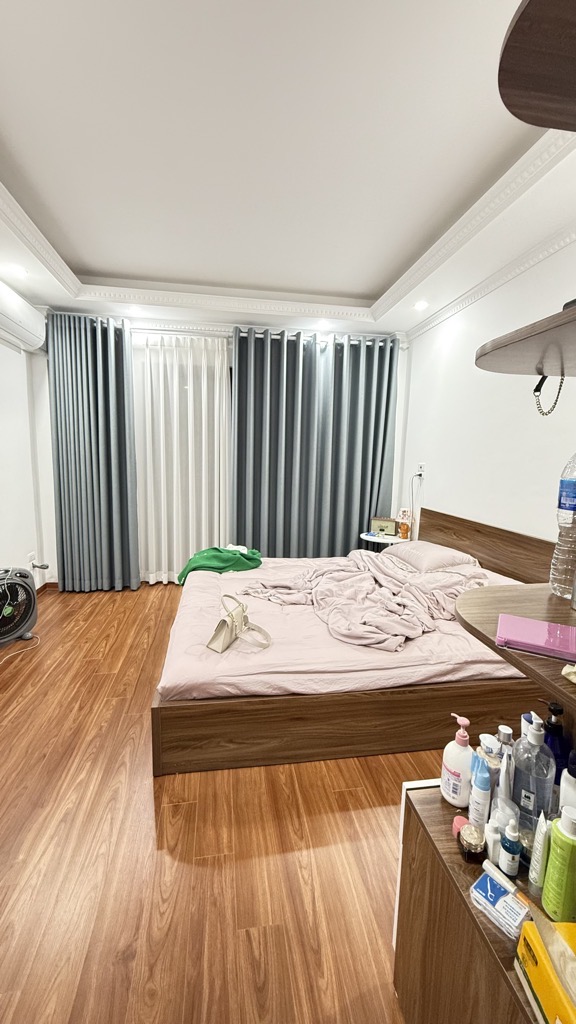 Nhà Tứ Hiệp 43.4m2 5 Tầng Mới Kính Koong Nhà Tứ Hiệp 43.4m2 5 Tầng Mới Kính Koong
